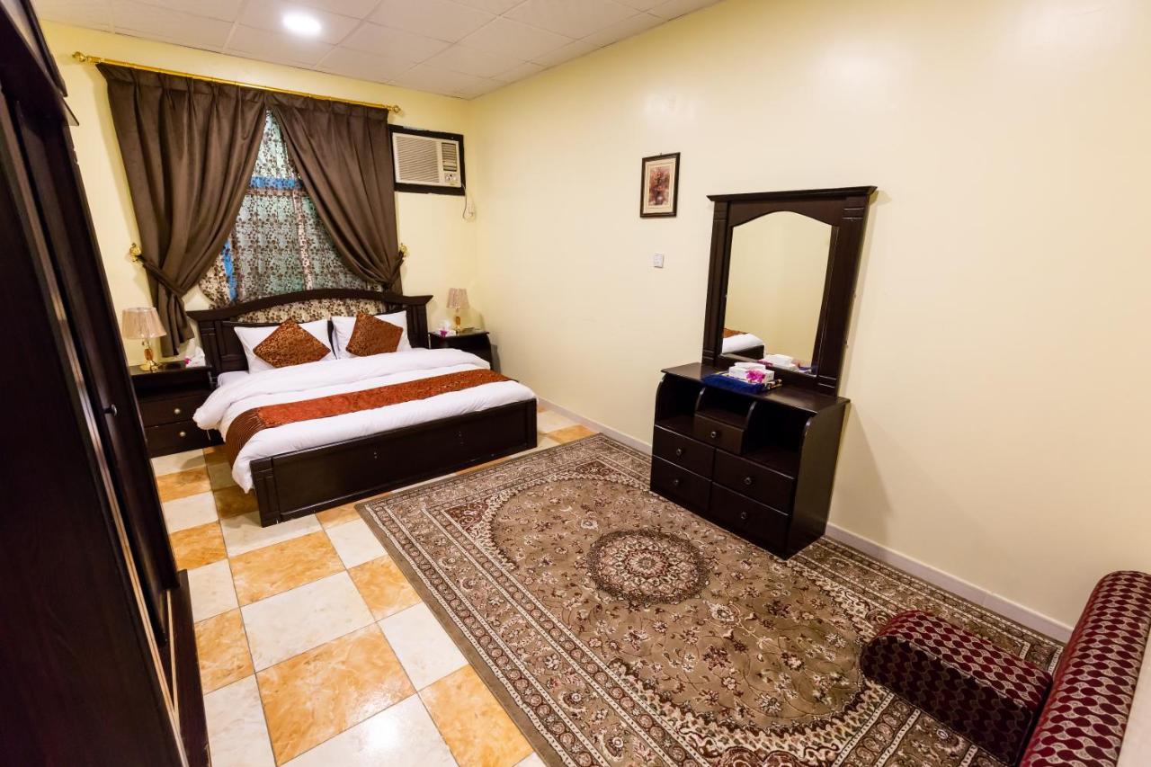 Al Eairy Furnished Apartments - Al Bahah 3 Eksteriør billede